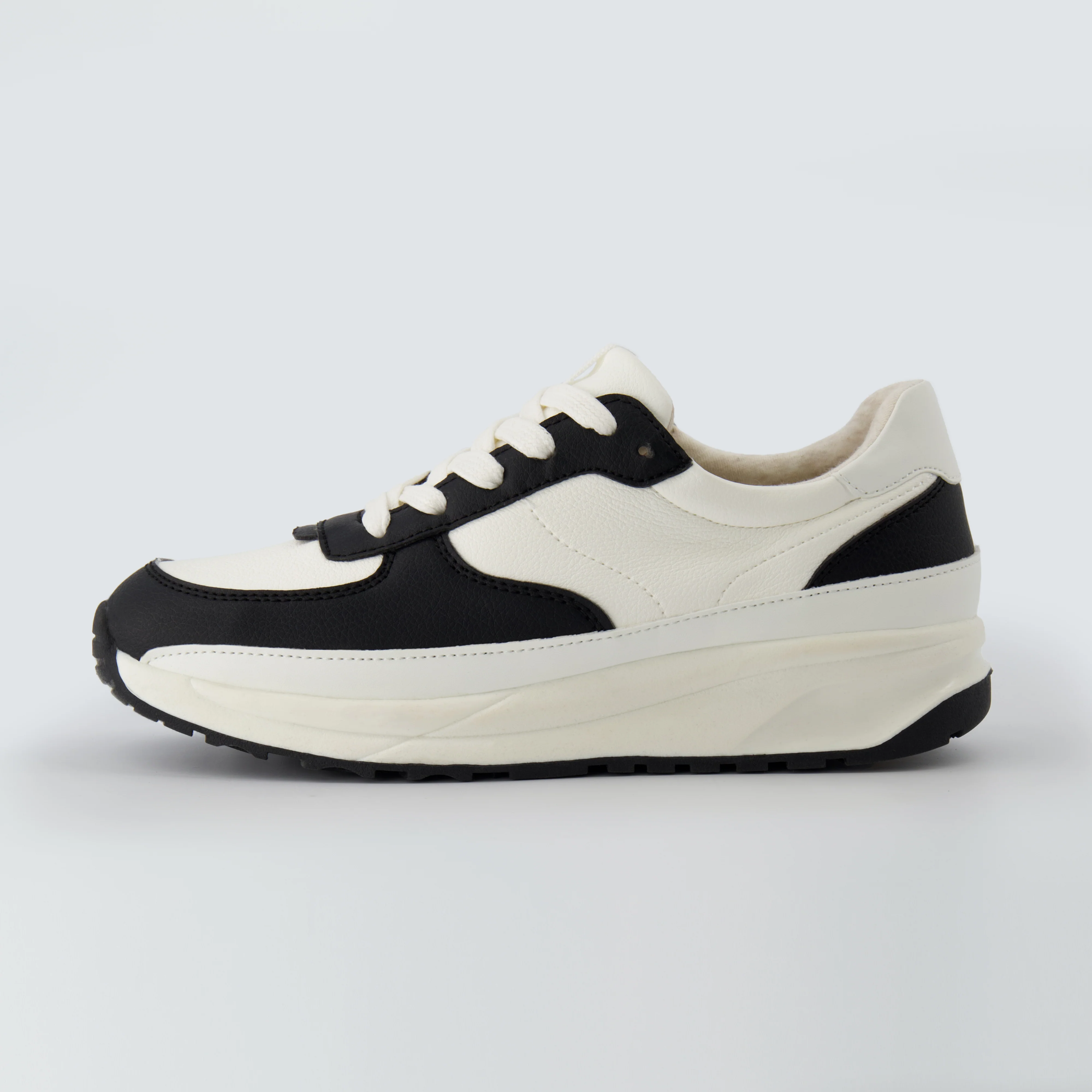 Score Lace-up Sneaker - Image 20