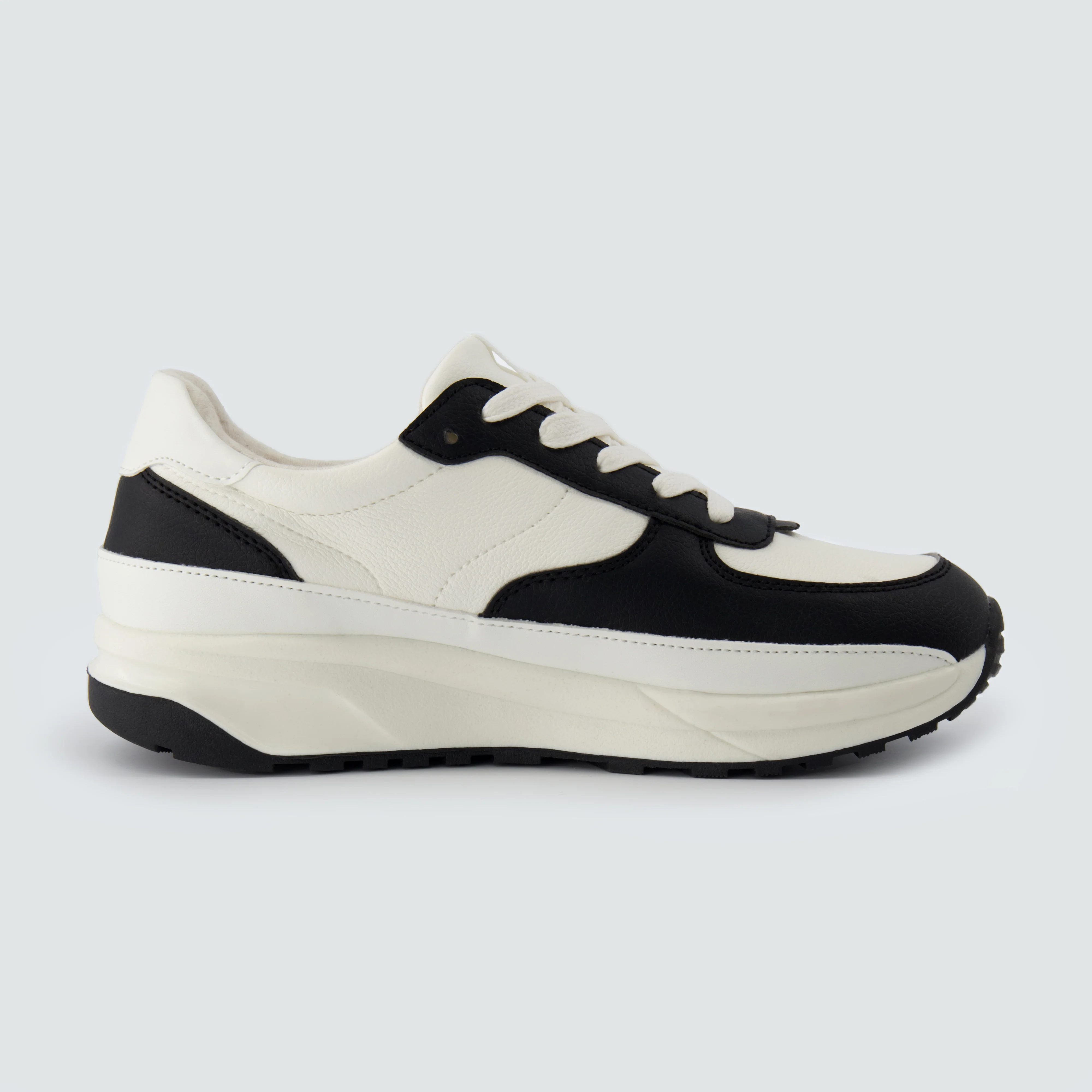 Score Lace-up Sneaker - Image 23